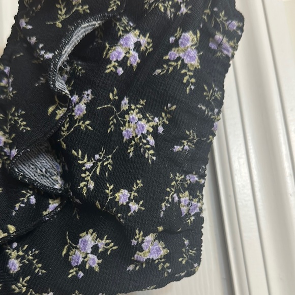 Floral Black Ruffle Top - Picture 3 of 5